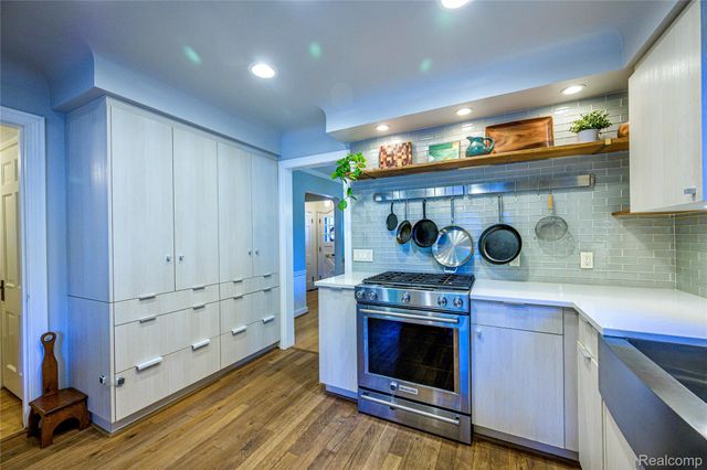 656 W Maplehurst Street, Ferndale, MI 48220