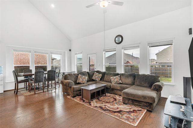 133 Lenera DR, Liberty Hill, TX 78642