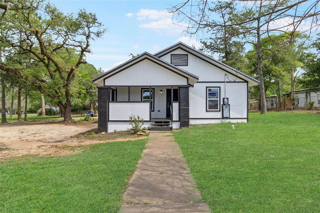 725 S Washington Avenue, Livingston, TX 77351