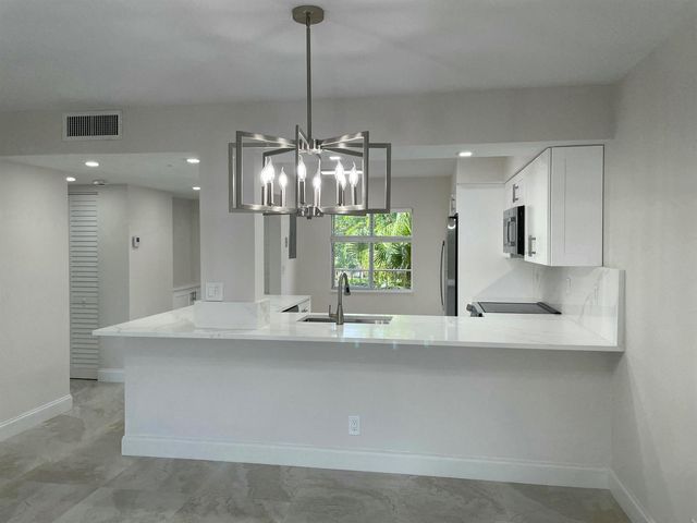 7321 Amberly Lane 302, Delray Beach, FL 33446