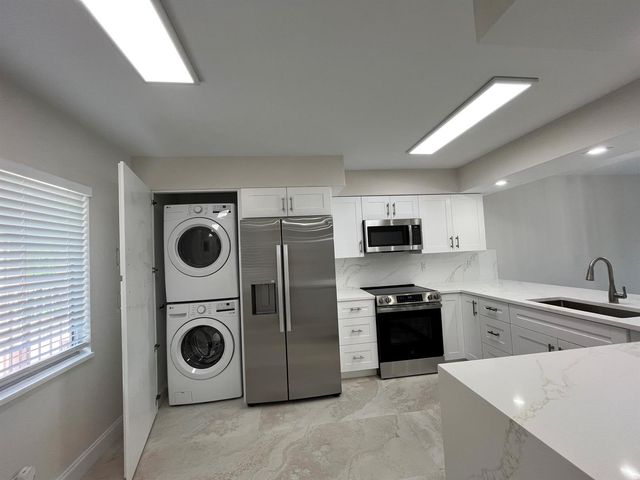7321 Amberly Lane 302, Delray Beach, FL 33446