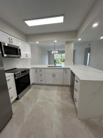 7321 Amberly Lane 302, Delray Beach, FL 33446