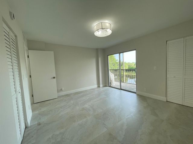 7321 Amberly Lane 302, Delray Beach, FL 33446