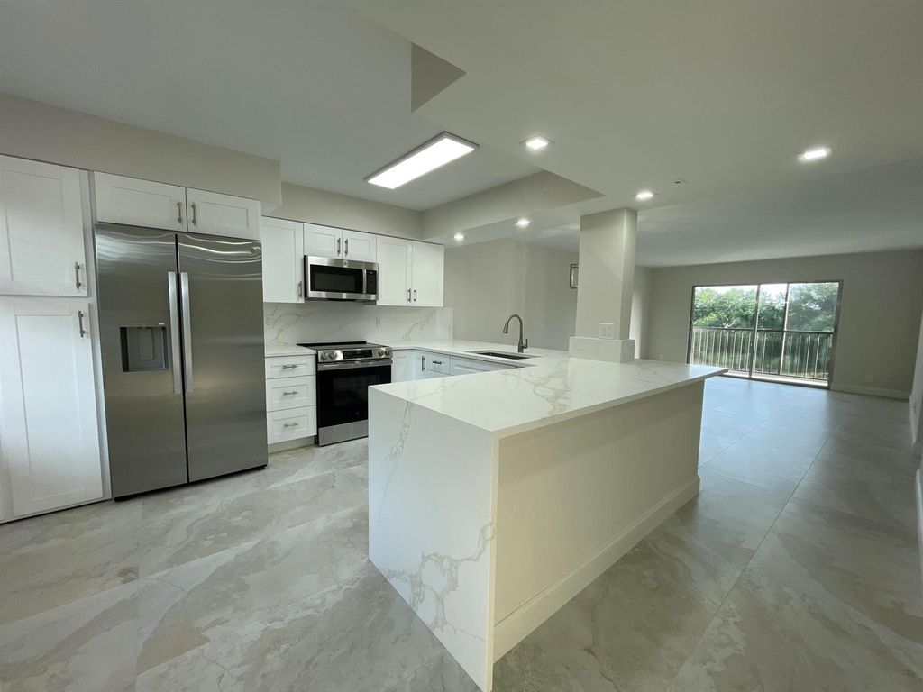 7321 Amberly Lane 302, Delray Beach, FL 33446