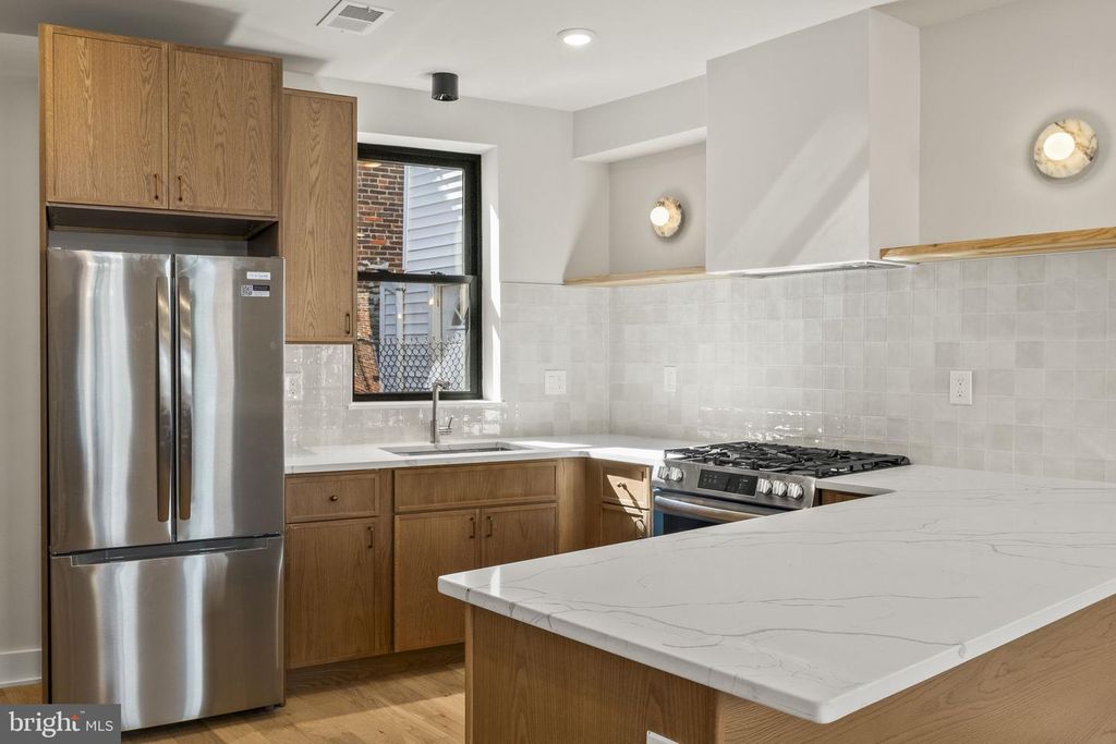 418 SIGEL ST, PHILADELPHIA, PA 19148 — photo 4