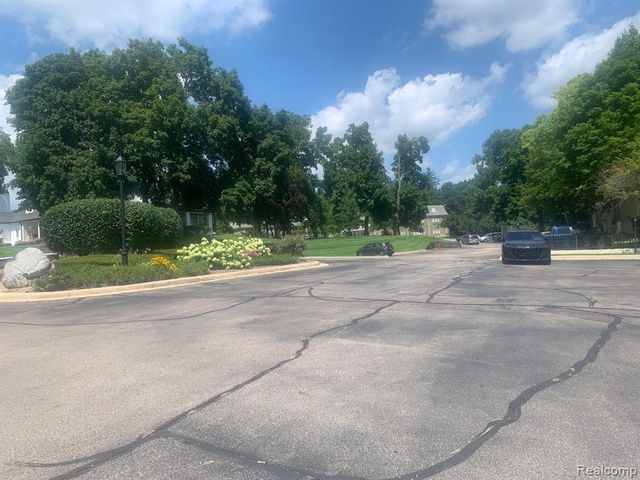 42160 Woodward Avenue Avenue 8, Bloomfield Hills, MI 48304