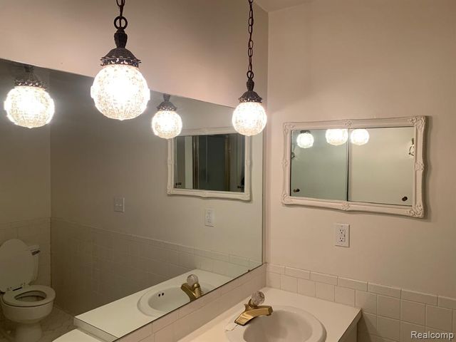 42160 Woodward Avenue Avenue 8, Bloomfield Hills, MI 48304