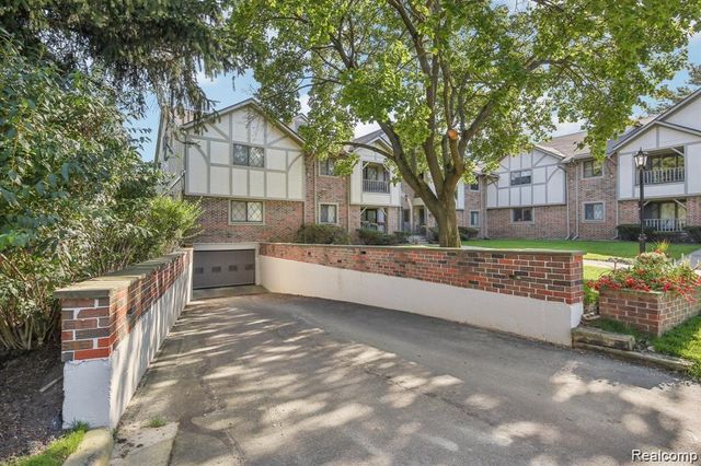 42160 Woodward Avenue Avenue 8, Bloomfield Hills, MI 48304