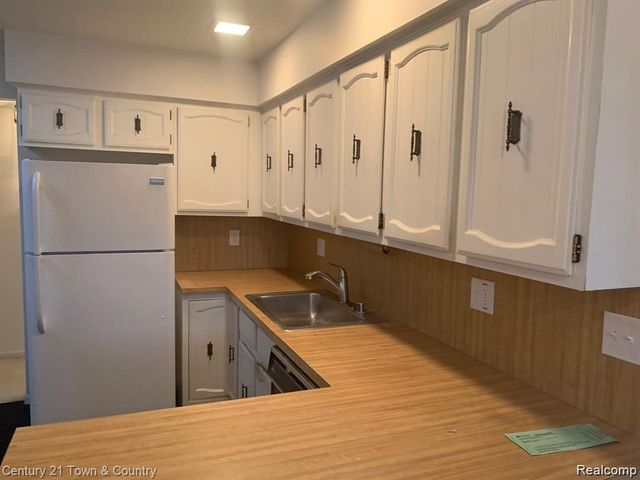 42160 Woodward Avenue Avenue 8, Bloomfield Hills, MI 48304