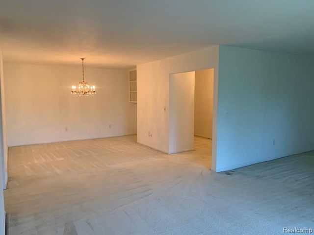 42160 Woodward Avenue Avenue 8, Bloomfield Hills, MI 48304