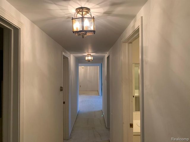 42160 Woodward Avenue Avenue 8, Bloomfield Hills, MI 48304