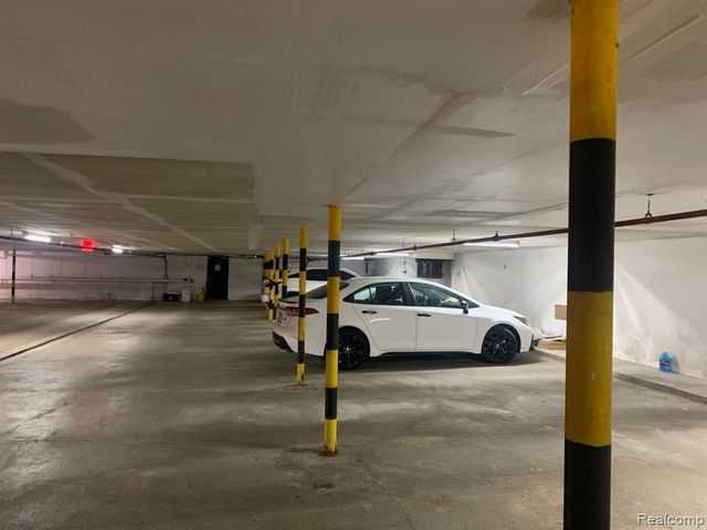 42160 Woodward Avenue Avenue 8, Bloomfield Hills, MI 48304