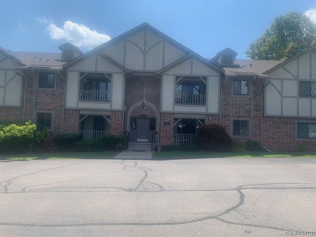 42160 Woodward Avenue Avenue 8, Bloomfield Hills, MI 48304