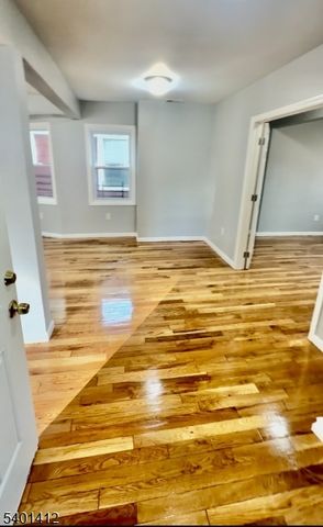 10 Tillinghast St, Newark City, NJ 07108