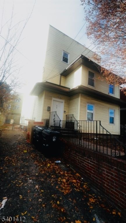 10 Tillinghast St, Newark City, NJ 07108