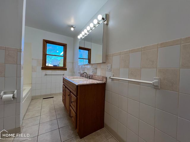 905 E Exchange Street, Owosso, MI 48867