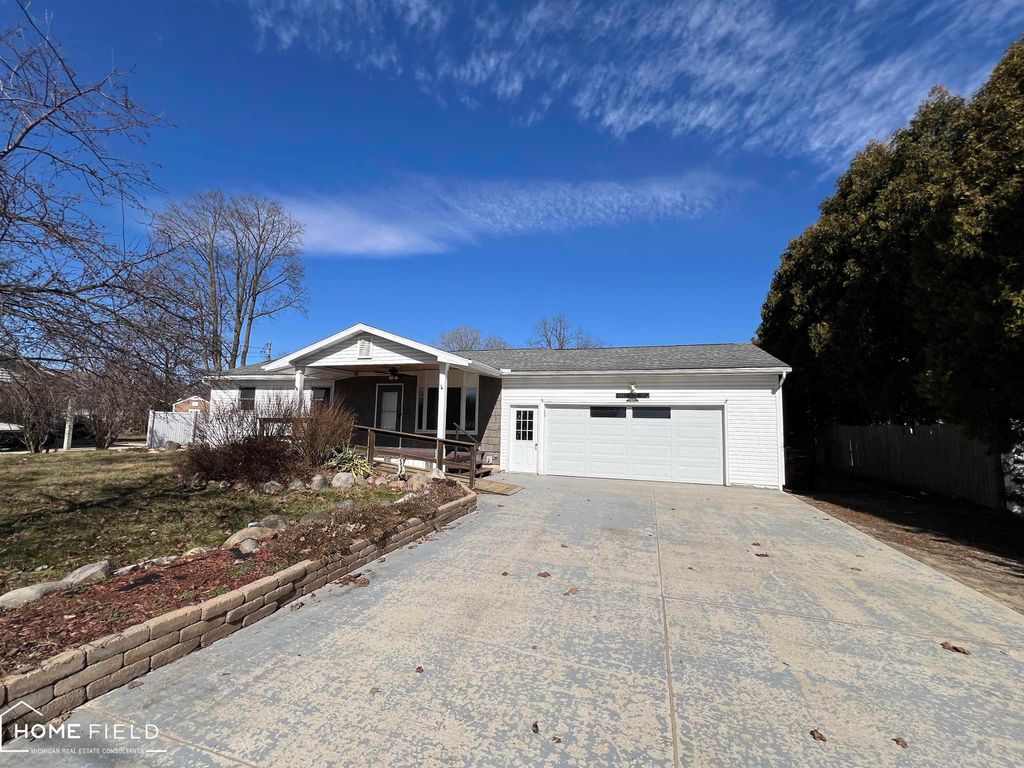 905 E Exchange Street, Owosso, MI 48867