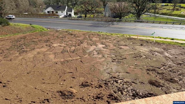 608 NE Kerns Dr, Dallas, OR 97338