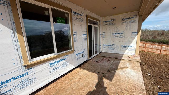 608 NE Kerns Dr, Dallas, OR 97338