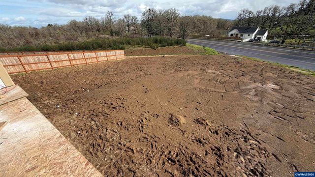 608 NE Kerns Dr, Dallas, OR 97338