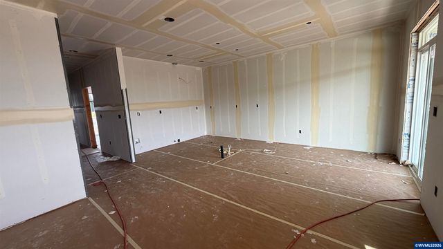 608 NE Kerns Dr, Dallas, OR 97338