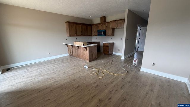 608 NE Kerns Dr, Dallas, OR 97338