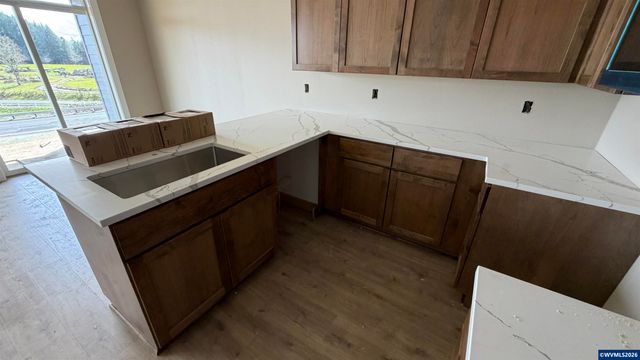 608 NE Kerns Dr, Dallas, OR 97338