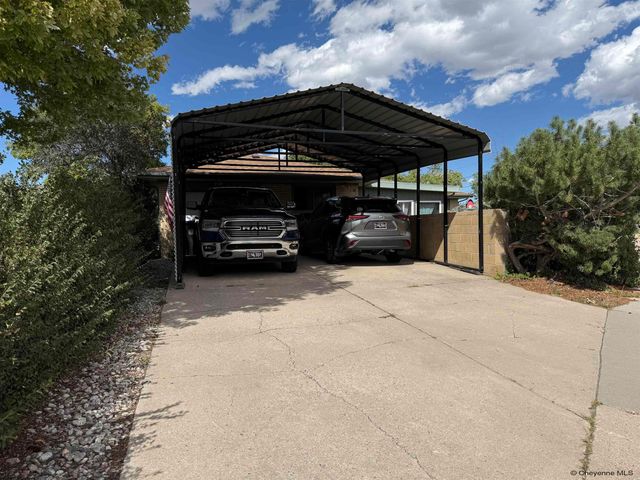 1607 MAPLE CT, Cheyenne, WY 82001