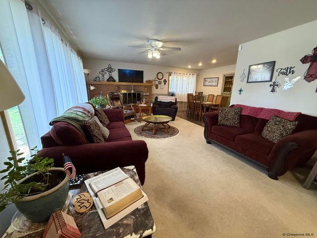 1607 MAPLE CT, Cheyenne, WY 82001
