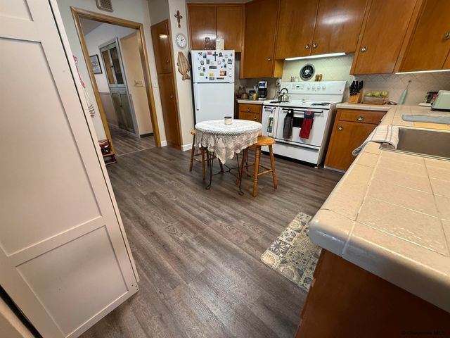 1607 MAPLE CT, Cheyenne, WY 82001