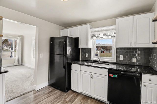 5825 N Newburgh Road, Westland, MI 48185