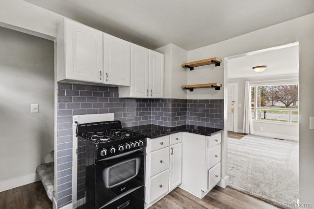 5825 N Newburgh Road, Westland, MI 48185