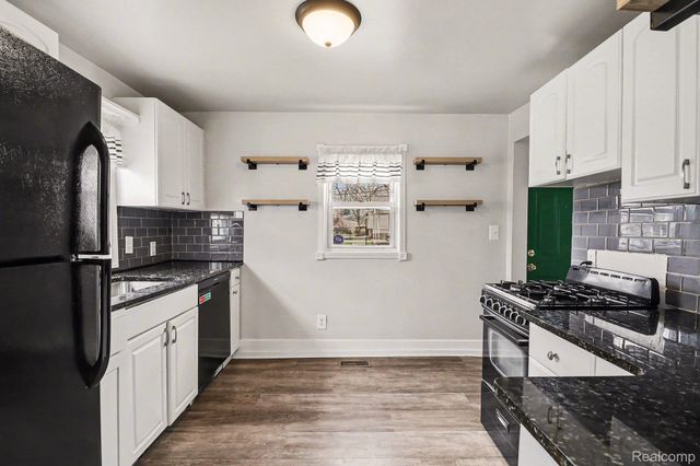 5825 N Newburgh Road, Westland, MI 48185