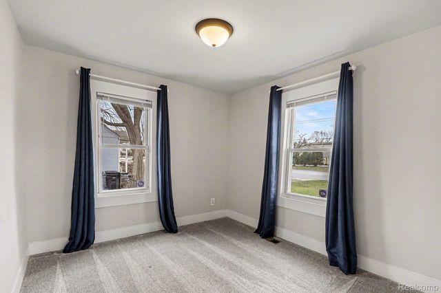 5825 N Newburgh Road, Westland, MI 48185