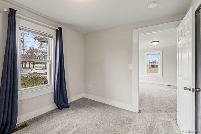 5825 N Newburgh Road, Westland, MI 48185