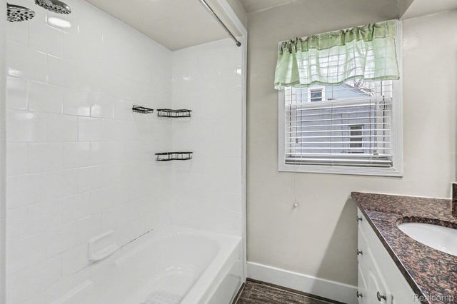 5825 N Newburgh Road, Westland, MI 48185