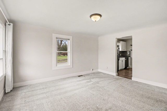 5825 N Newburgh Road, Westland, MI 48185