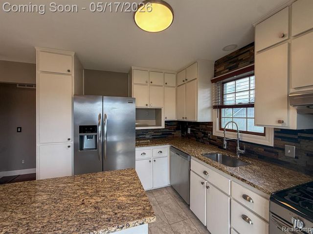 36721 Park Place Drive, Sterling Heights, MI 48310