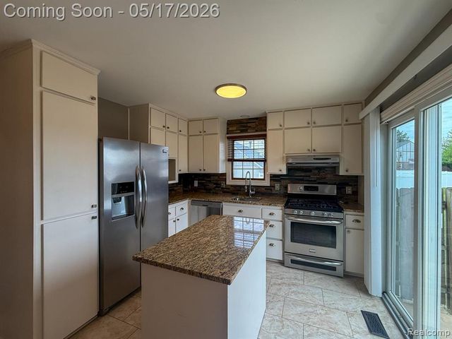36721 Park Place Drive, Sterling Heights, MI 48310