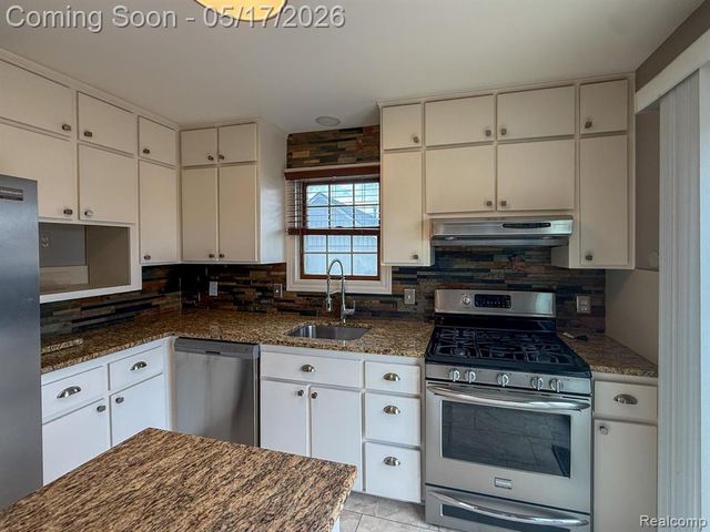 36721 Park Place Drive, Sterling Heights, MI 48310