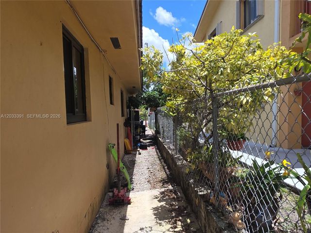 233 E 7th St, Hialeah, FL 33010