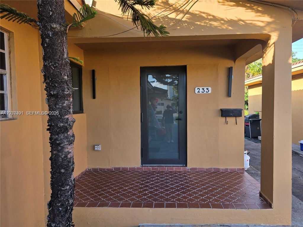 233 E 7th St, Hialeah, FL 33010