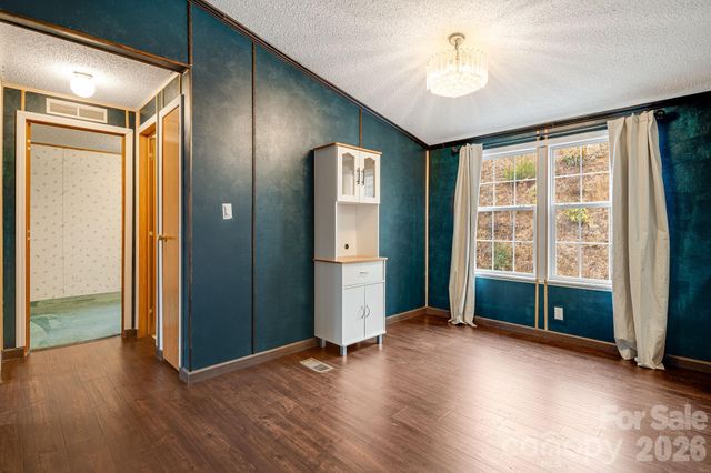 106 Avian Court, Brevard, NC 28712