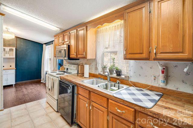 106 Avian Court, Brevard, NC 28712