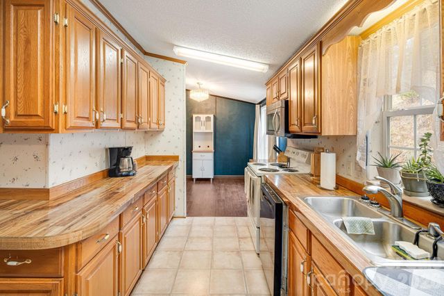 106 Avian Court, Brevard, NC 28712