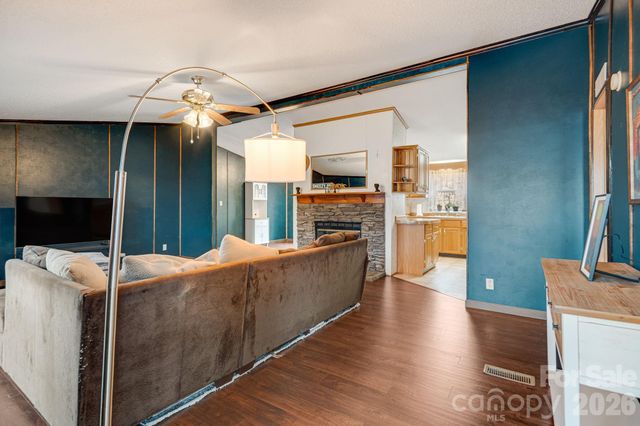 106 Avian Court, Brevard, NC 28712