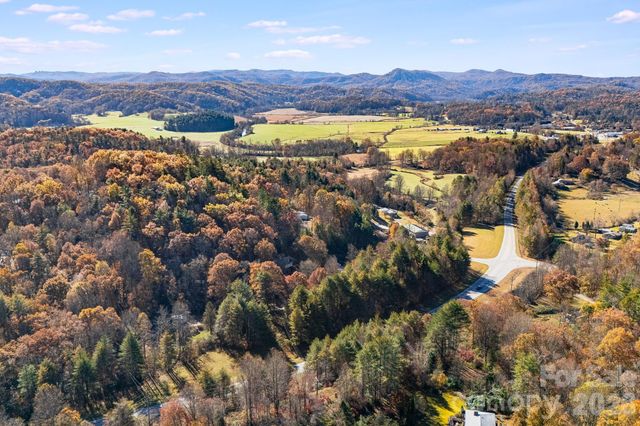 106 Avian Court, Brevard, NC 28712