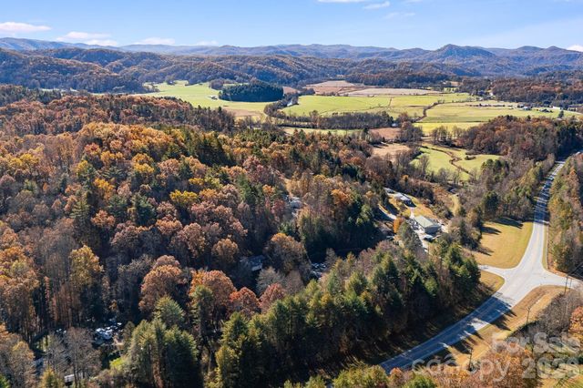 106 Avian Court, Brevard, NC 28712