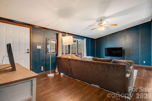 106 Avian Court, Brevard, NC 28712