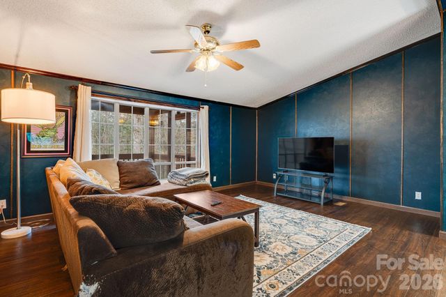 106 Avian Court, Brevard, NC 28712